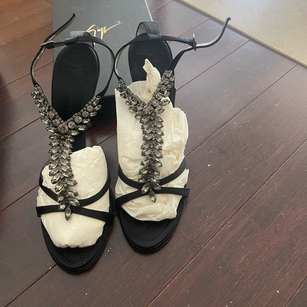 Vintage Black & shiny strap y sexy GIUSEPPE ZANOTTI HEELS